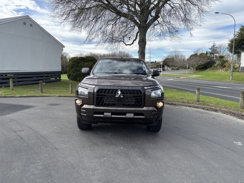 2025 Mitsubishi Triton DC GLX SPORT 4WD 6AT AUT... image 2
