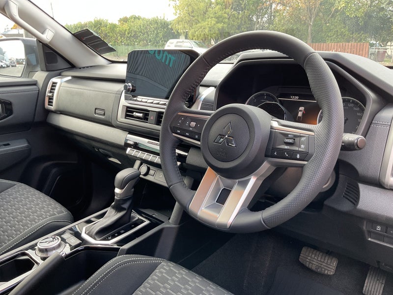 2025 Mitsubishi Triton Dc Glxr 4Wd 6At image 4