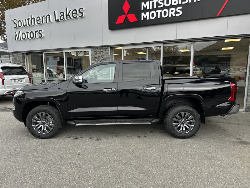 2025 Mitsubishi Triton DC GLXR 4WD 6AT image 2