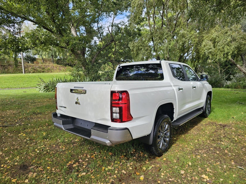 2025 Mitsubishi Triton DC GLXR 4WD 6AT 2.4D image 3