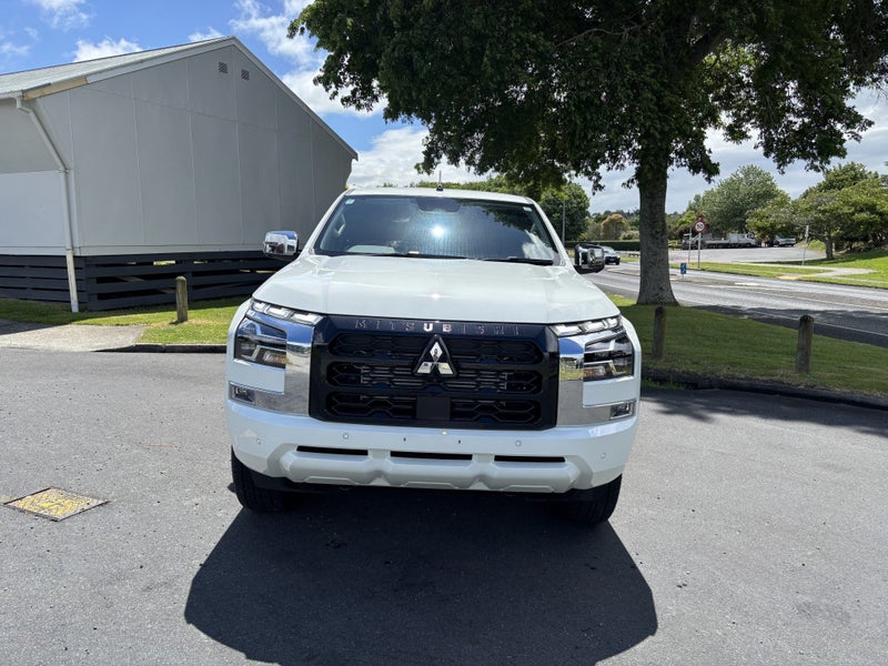 2025 Mitsubishi Triton DC GLXR 4WD 6AT 2.4D AUT... image 3