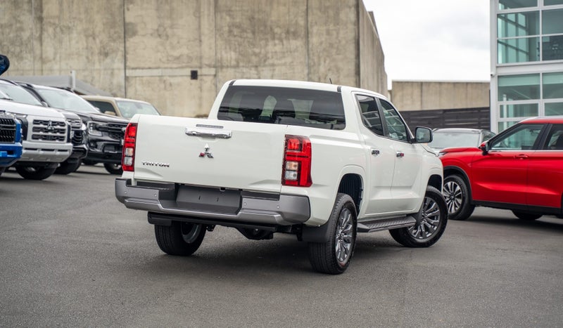 2025 Mitsubishi Triton Dc Glxr 6At 2.4Dt image 2