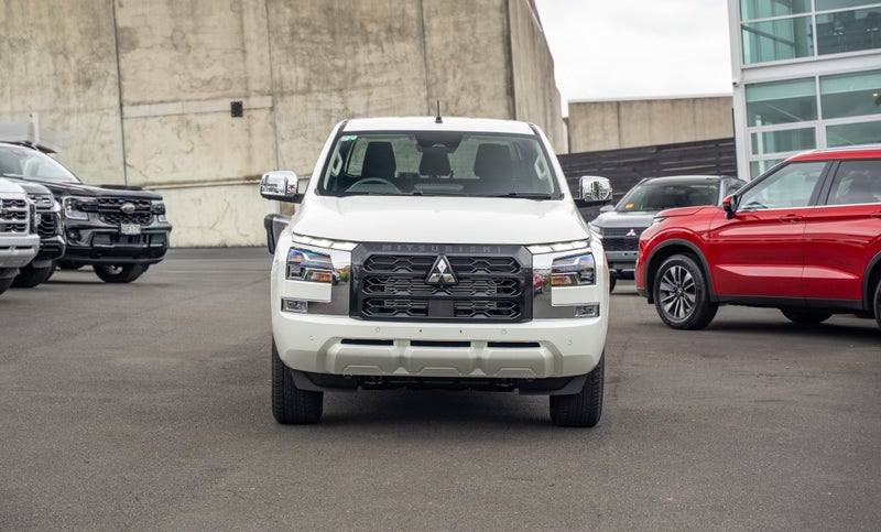 2025 Mitsubishi Triton Dc Glxr 6At 2.4Dt image 3