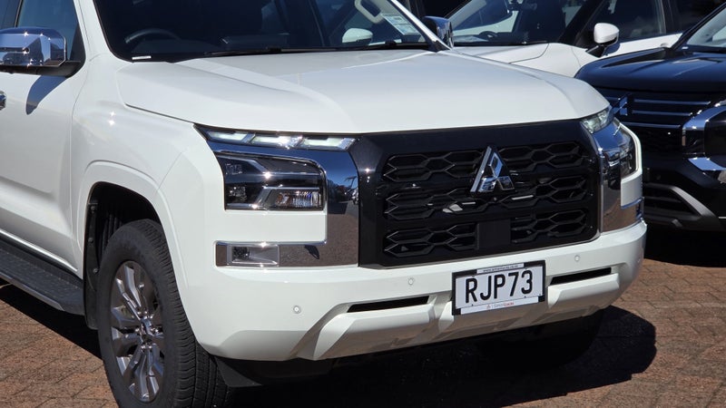 2025 Mitsubishi Triton DC GLXR AUTO 2.4D 2WD image 2