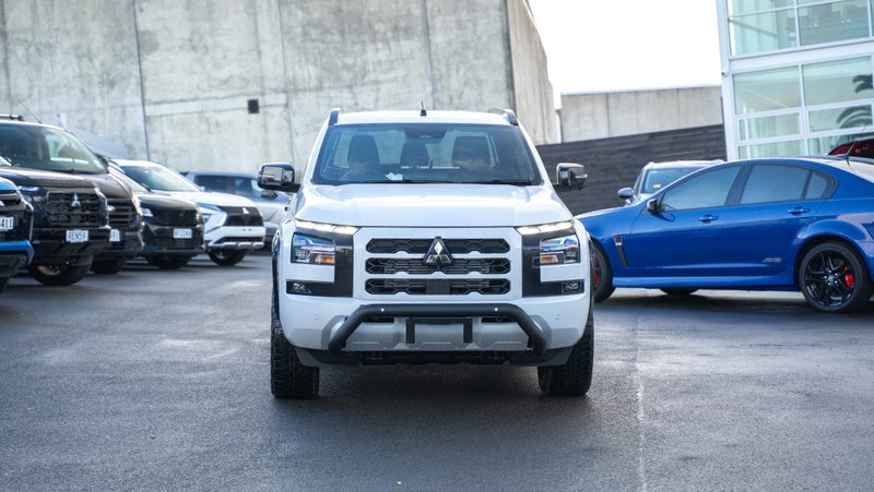 2025 Mitsubishi Triton Dc Gsr 4Wd 6At 2.4Dt image 3