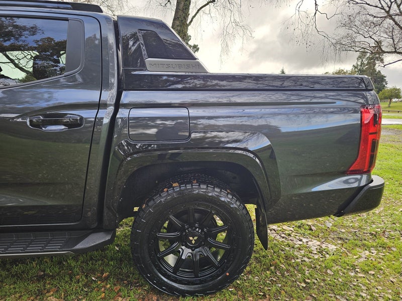 2025 Mitsubishi Triton DC GSR 4WD 6AT 2.4DT image 2