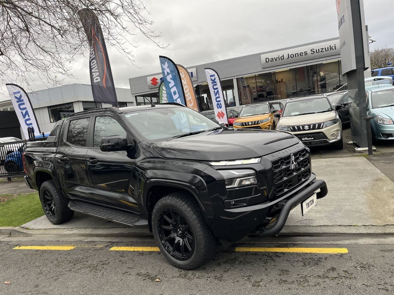 2025 Mitsubishi Triton DC GSR 4WD 6AT image 1