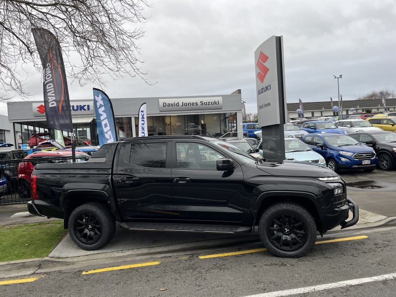 2025 Mitsubishi Triton DC GSR 4WD 6AT image 4