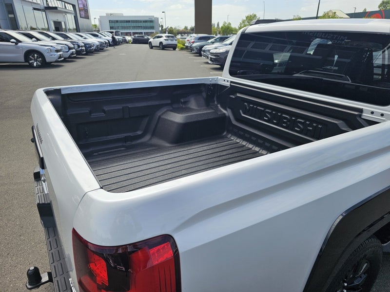 2025 Mitsubishi Triton DC VRX 4WD 6AT 2.4DT image 4