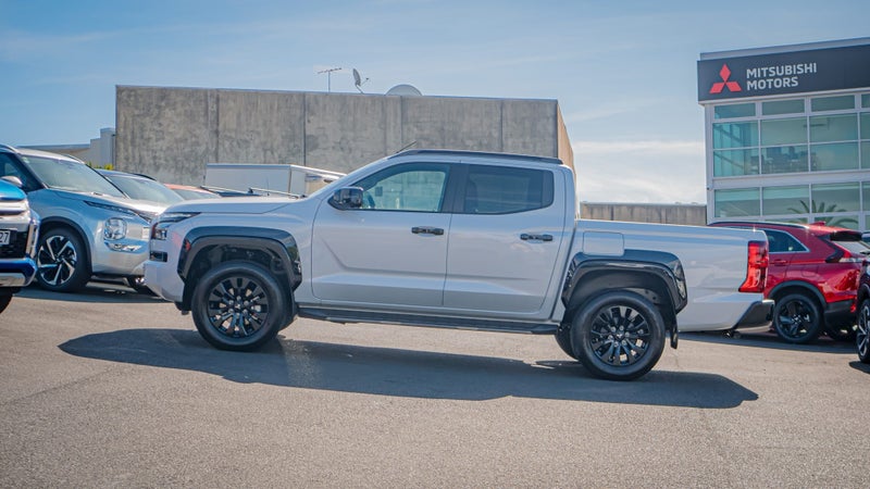 2025 Mitsubishi Triton Dc Vrx 4Wd 6At 2.4Dt image 5