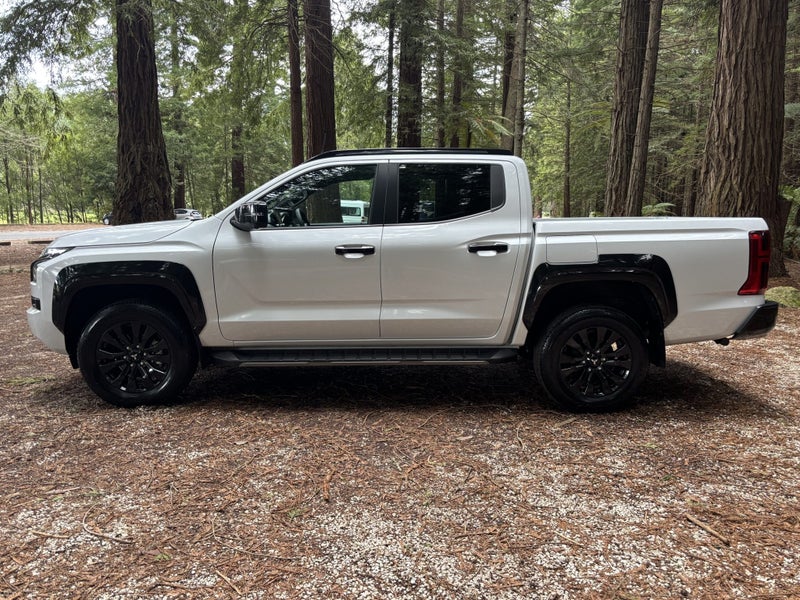 2025 Mitsubishi Triton Dc Vrx 4Wd 6At 2.4Dt image 4