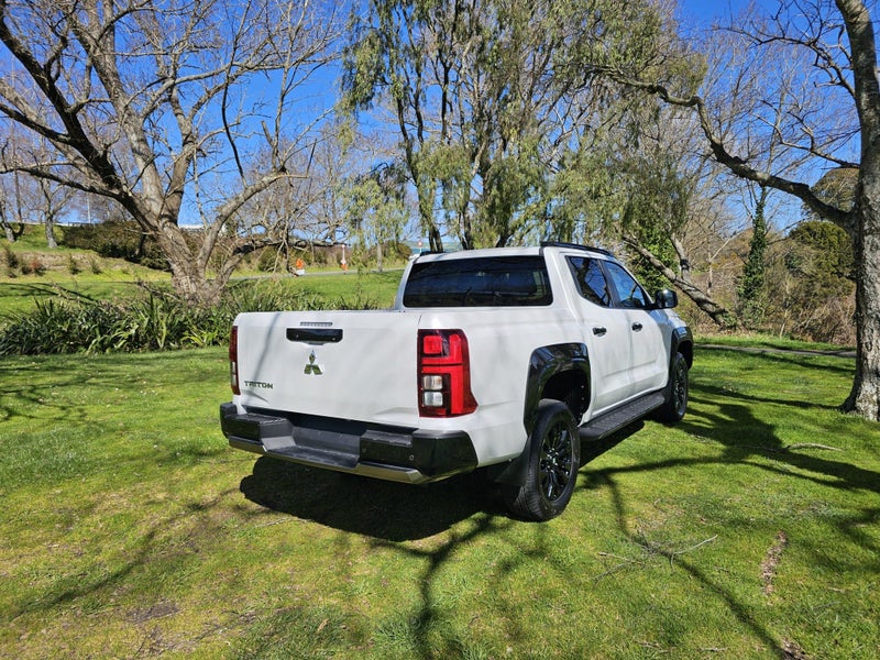 2025 Mitsubishi Triton DC VRX 4WD 6AT 2.4DT image 3