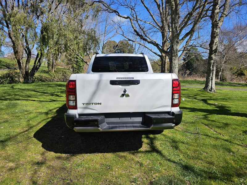 2025 Mitsubishi Triton DC VRX 4WD 6AT 2.4DT image 4