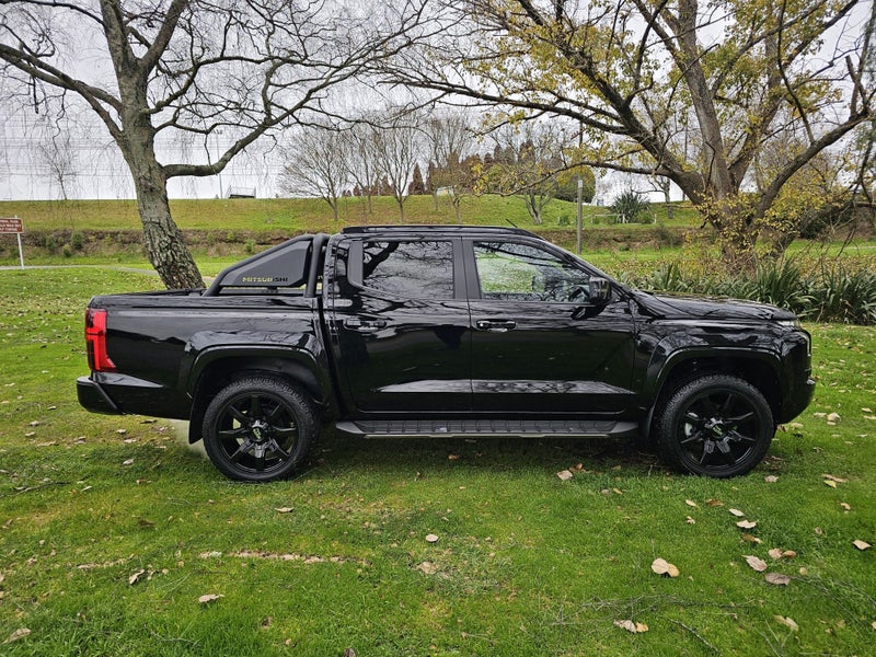 2025 Mitsubishi Triton DC VRX 4WD 6AT 2.4DT image 2