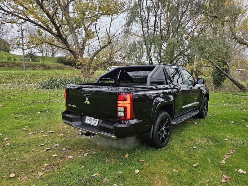2025 Mitsubishi Triton DC VRX 4WD 6AT 2.4DT image 3