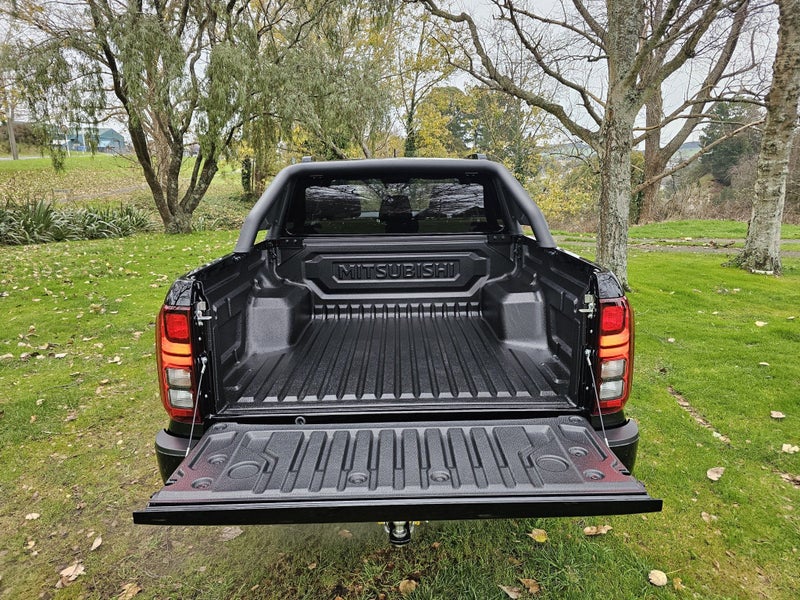 2025 Mitsubishi Triton DC VRX 4WD 6AT 2.4DT image 5
