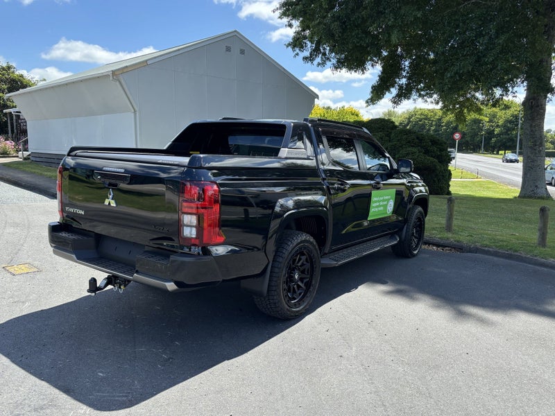 2025 Mitsubishi Triton DC VRX 4WD 6AT 2.4DT AUT... image 4