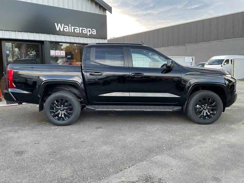 2025 Mitsubishi Triton Dc Vrx 4Wd 6At image 4