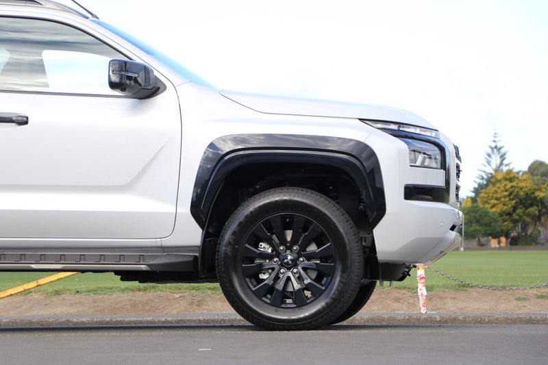 2025 Mitsubishi Triton DC VRX 4WD 6AT image 4