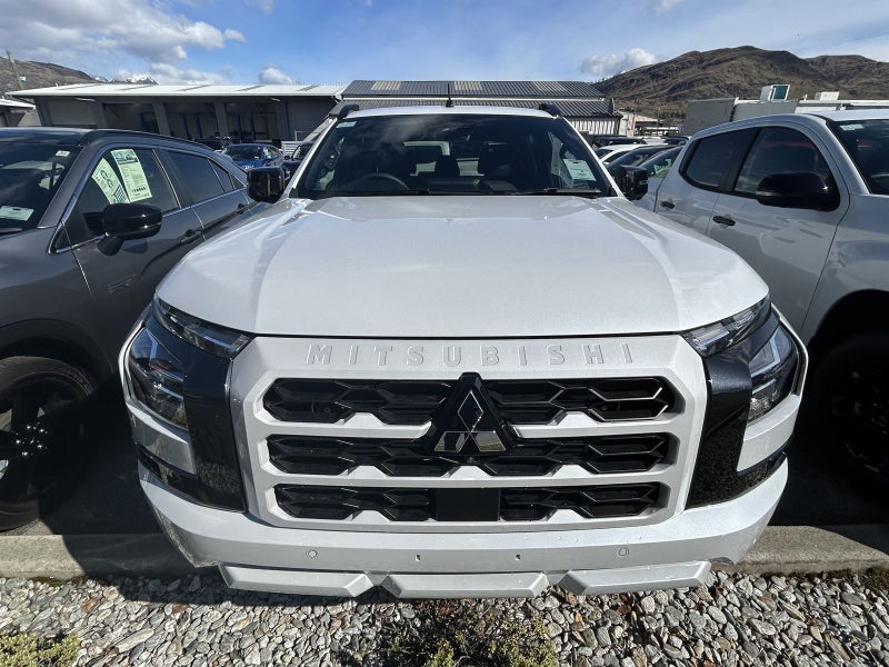 2025 Mitsubishi Triton DC VRX 4WD 6AT image 3
