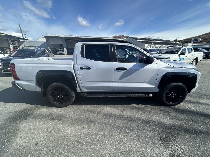 2025 Mitsubishi Triton DC VRX 4WD 6AT image 4