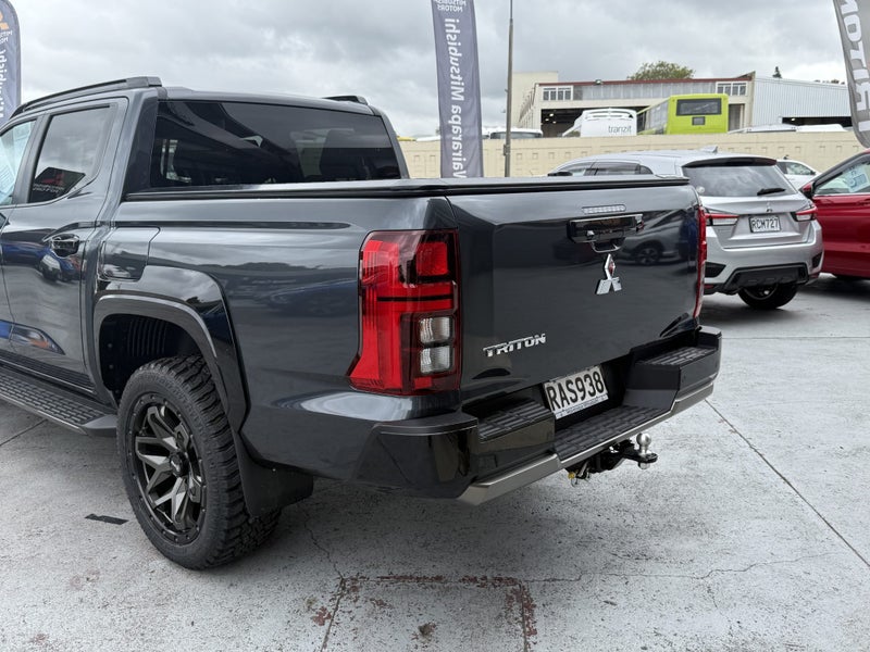 2025 Mitsubishi Triton DC VRX 4WD 6At image 4