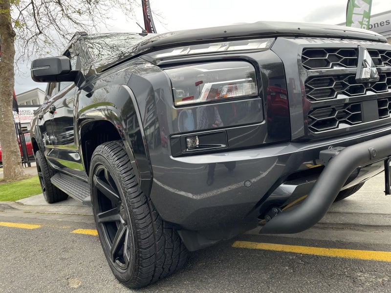 2025 Mitsubishi Triton DC VRX 4WD 6AT image 3