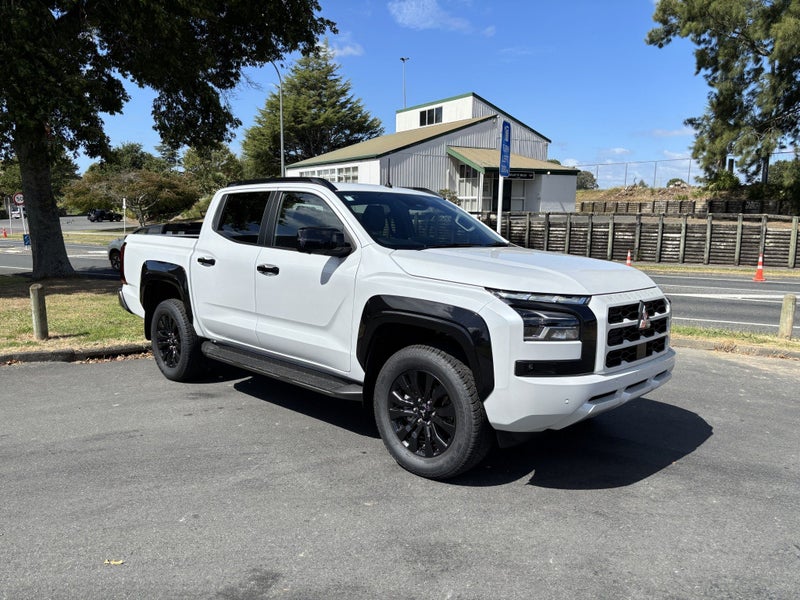 2025 Mitsubishi Triton DC VRX 6AT 2.4DT 2WD AUT... image 1