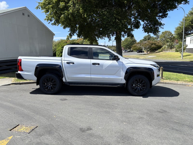 2025 Mitsubishi Triton DC VRX 6AT 2.4DT 2WD AUT... image 3