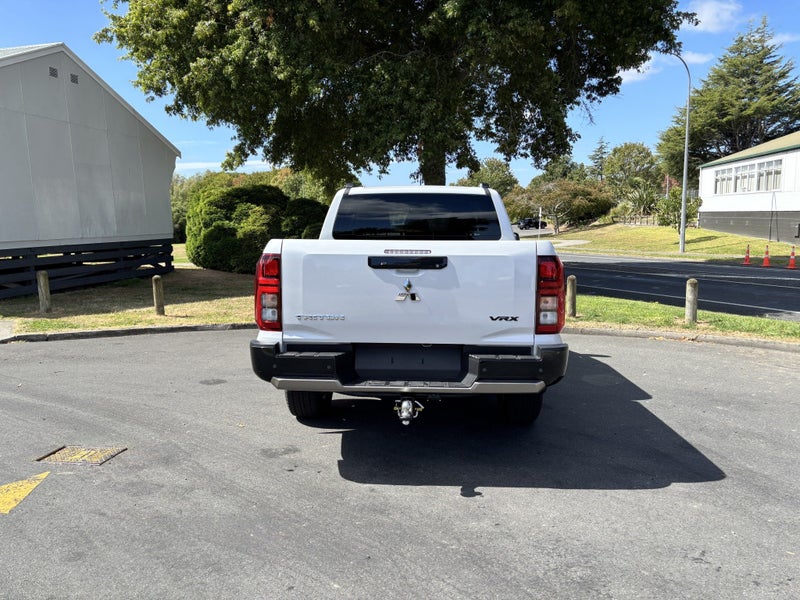 2025 Mitsubishi Triton DC VRX 6AT 2.4DT 2WD AUT... image 5