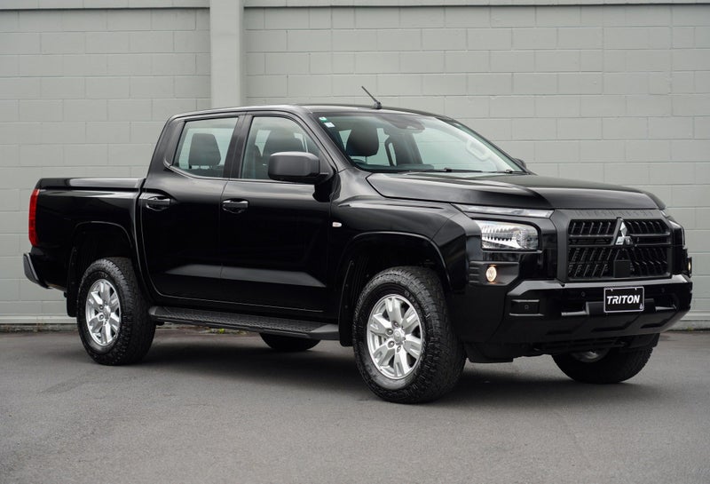 2025 Mitsubishi Triton DC WS 2.4D GLX 2WD 6AT image 1