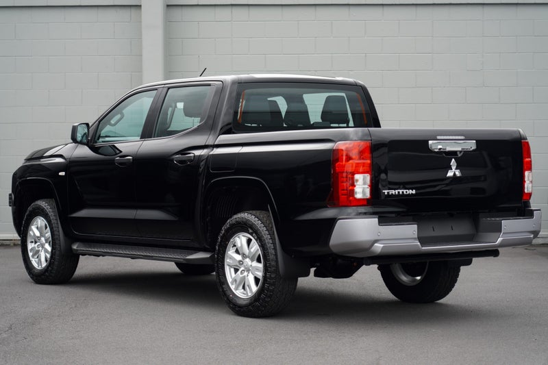 2025 Mitsubishi Triton DC WS 2.4D GLX 2WD 6AT image 2