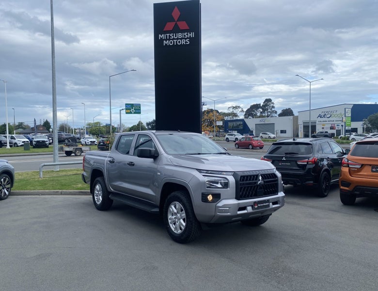 2025 Mitsubishi Triton DC WS 2.4D GLX 4WD 6AT image 1