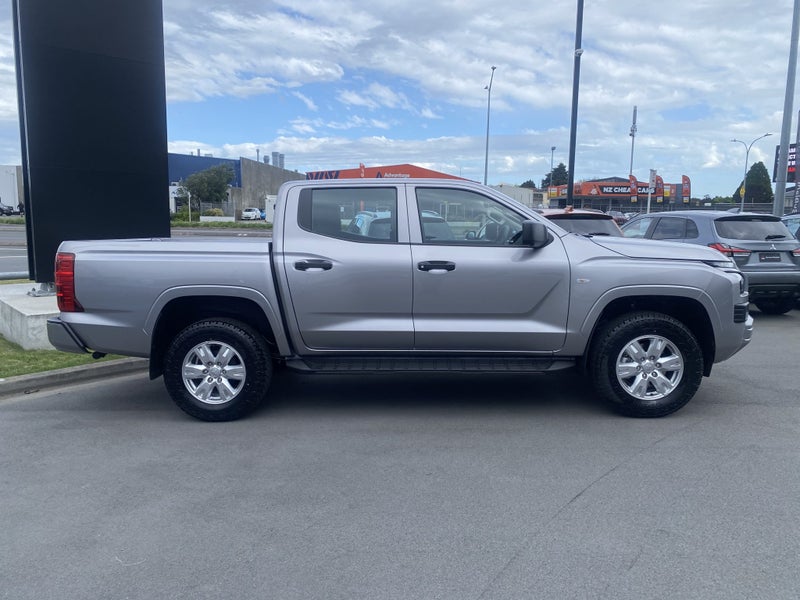 2025 Mitsubishi Triton DC WS 2.4D GLX 4WD 6AT image 4