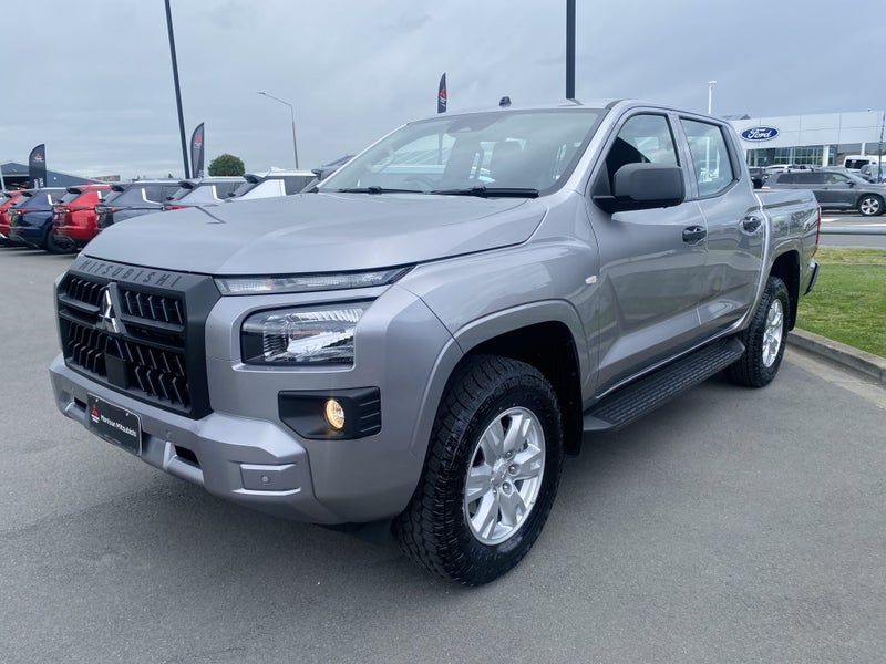 2025 Mitsubishi Triton DC WS 2.4D GLX 4WD 6AT image 5