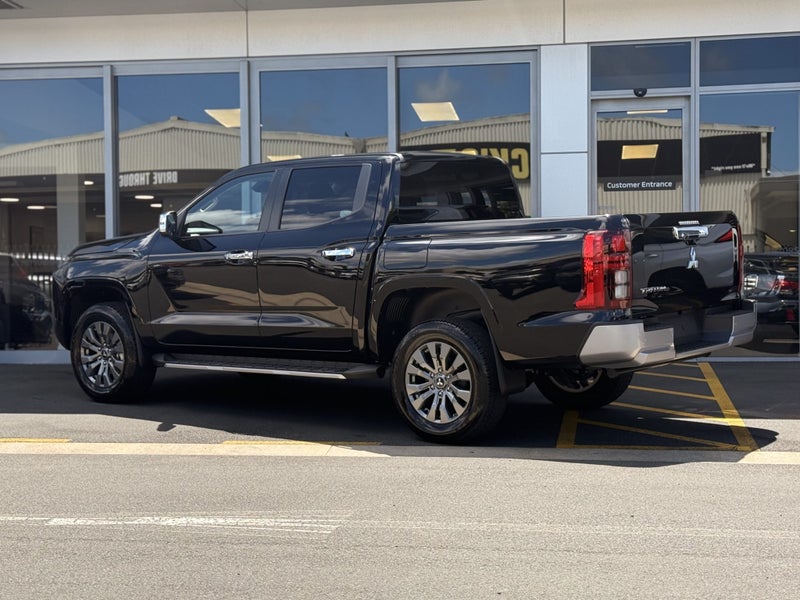2025 Mitsubishi Triton DC WS 2.4D GLXR 2WD 6AT - image 4