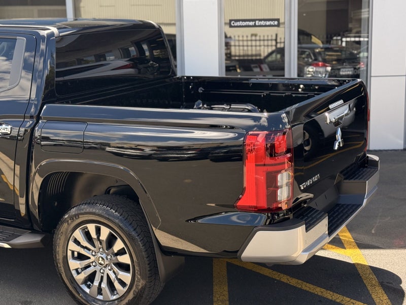 2025 Mitsubishi Triton DC WS 2.4D GLXR 2WD 6AT - image 5