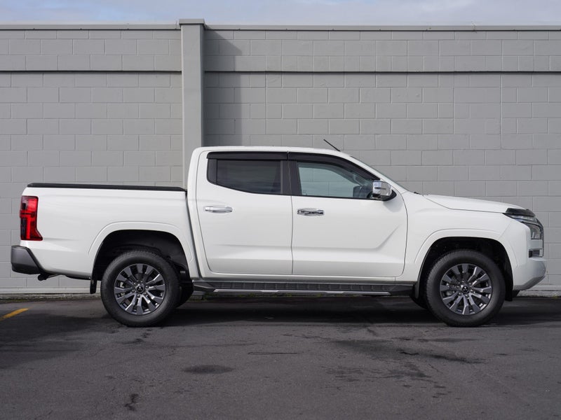 2025 Mitsubishi Triton DC WS 2.4D GLXR 2WD 6AT image 3