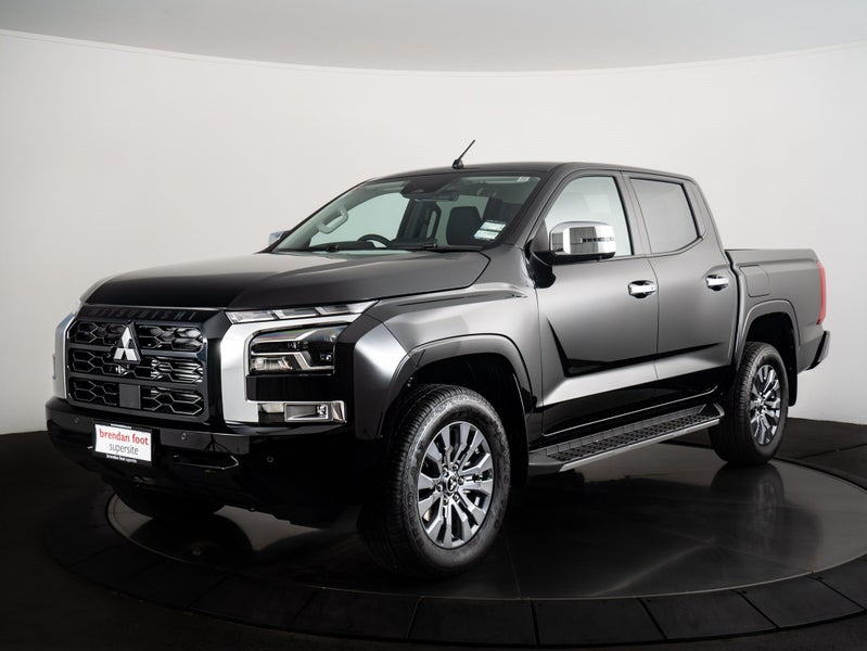 2025 Mitsubishi Triton DC WS 2.4D GLXR 2WD 6AT image 3