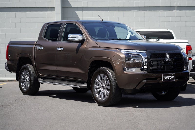 2025 Mitsubishi Triton DC WS 2.4D GLXR 2WD image 1