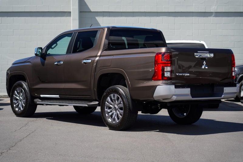 2025 Mitsubishi Triton DC WS 2.4D GLXR 2WD image 2