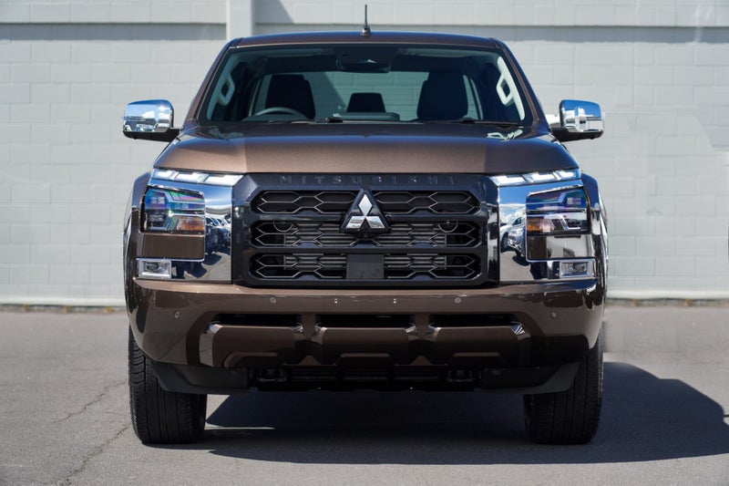 2025 Mitsubishi Triton DC WS 2.4D GLXR 2WD image 3