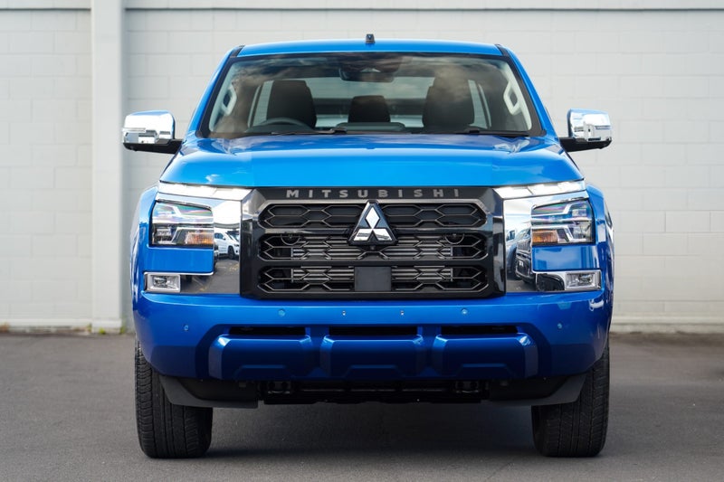 2025 Mitsubishi Triton DC WS 2.4D GLXR 2WD image 4
