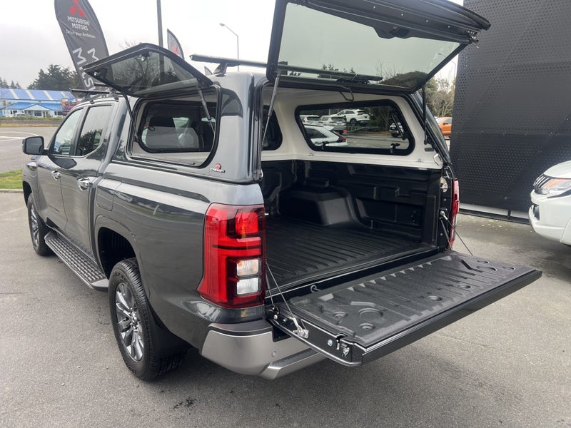 2025 Mitsubishi Triton DC WS 2.4D GLXR 4WD 6AT image 3