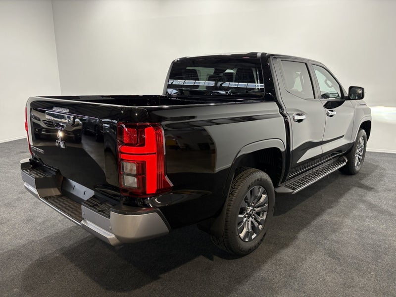 2025 Mitsubishi Triton DC WS 2.4D GLXR 4WD 6AT image 5