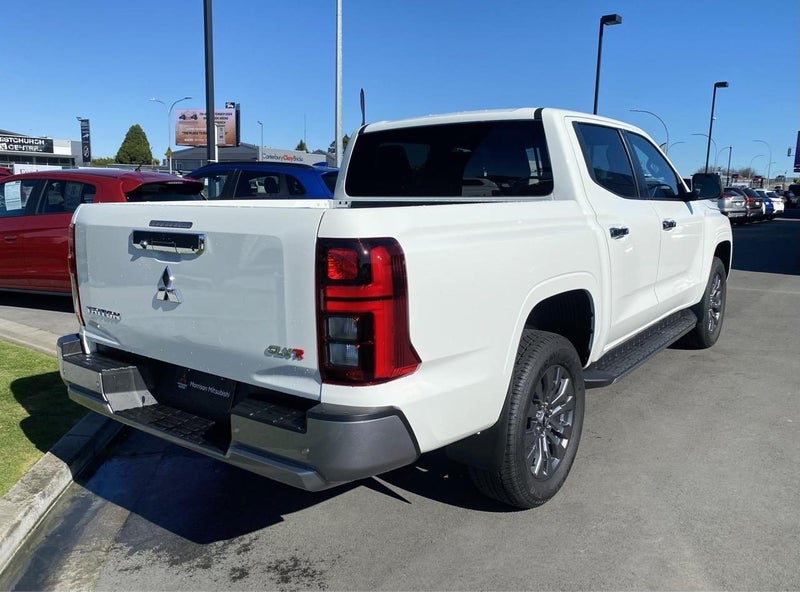 2025 Mitsubishi Triton DC WS 2.4D GLXR 4WD 6AT image 4