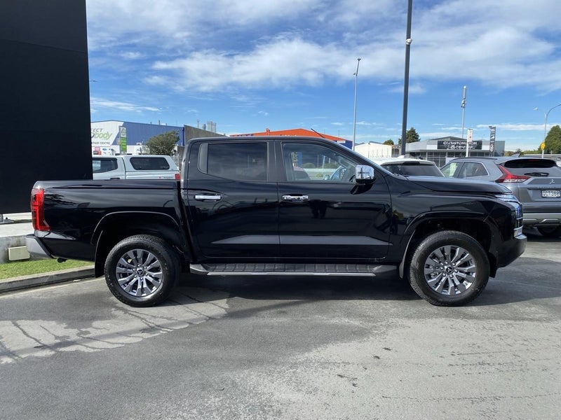 2025 Mitsubishi Triton DC WS 2.4D GLXR 4WD 6AT image 3