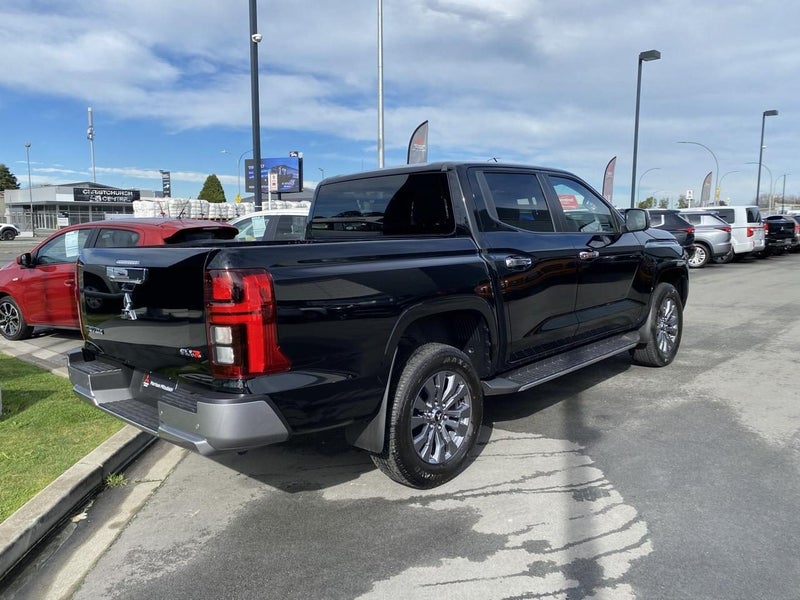 2025 Mitsubishi Triton DC WS 2.4D GLXR 4WD 6AT image 4