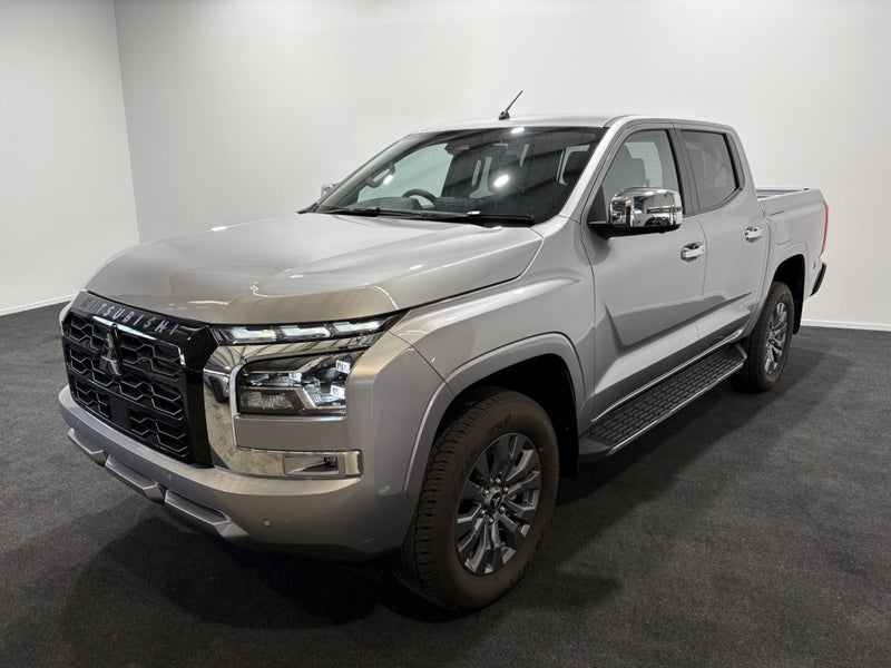 2025 Mitsubishi Triton DC WS 2.4D GLXR 4WD 6AT image 3