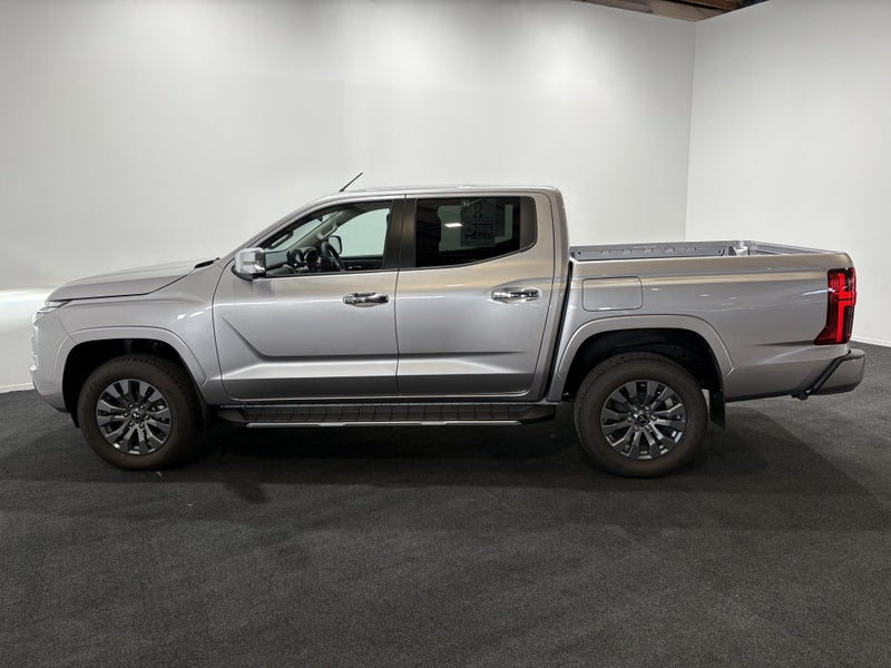 2025 Mitsubishi Triton DC WS 2.4D GLXR 4WD 6AT image 4